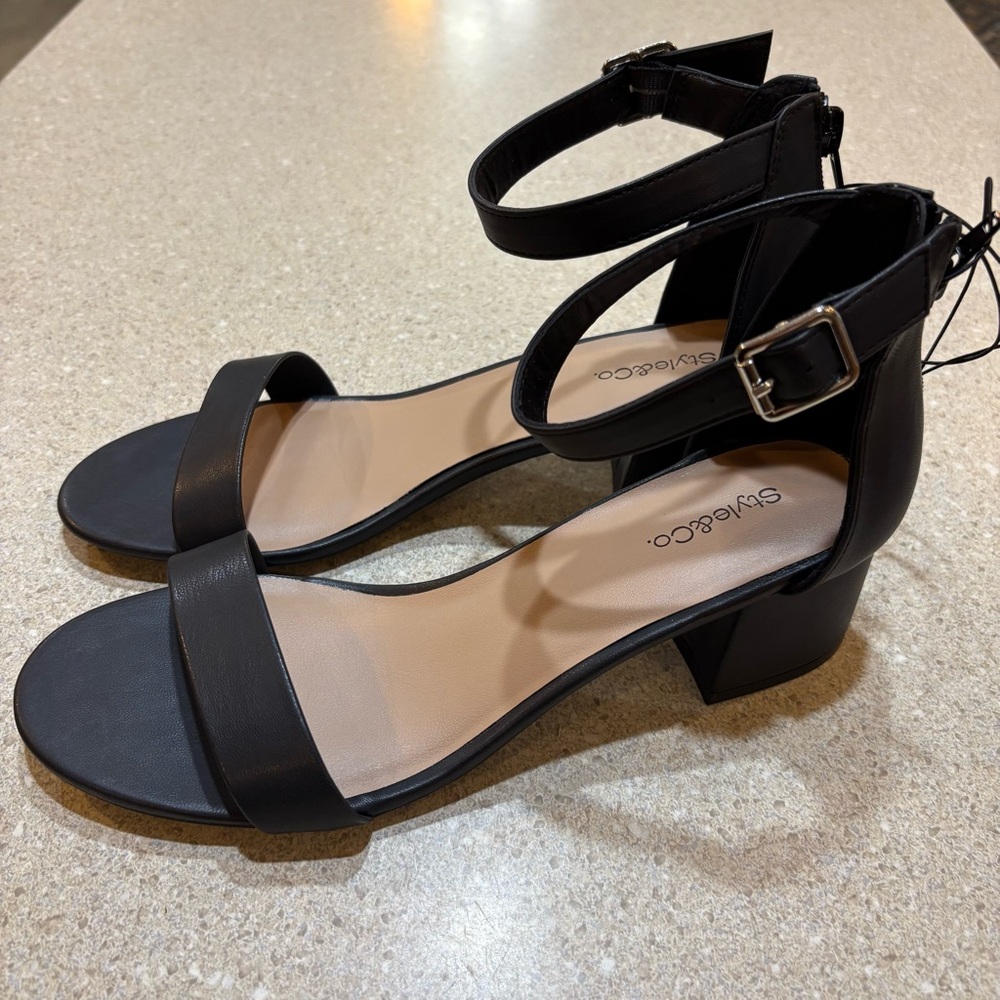 Style & Co. Black Ankle Strap Block Heels Women’s Size 9.5 Sandals NWOT